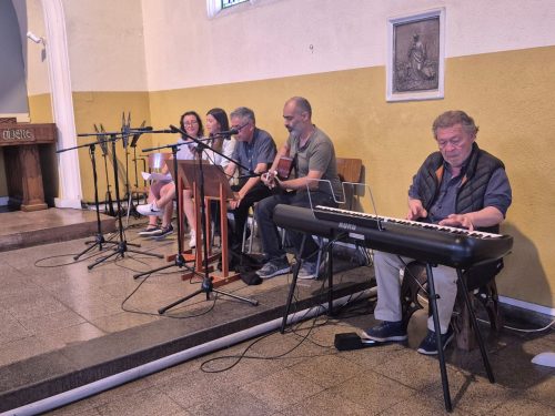 Funcionarios del Colegio San Marcos celebra la Luz de la Navidad