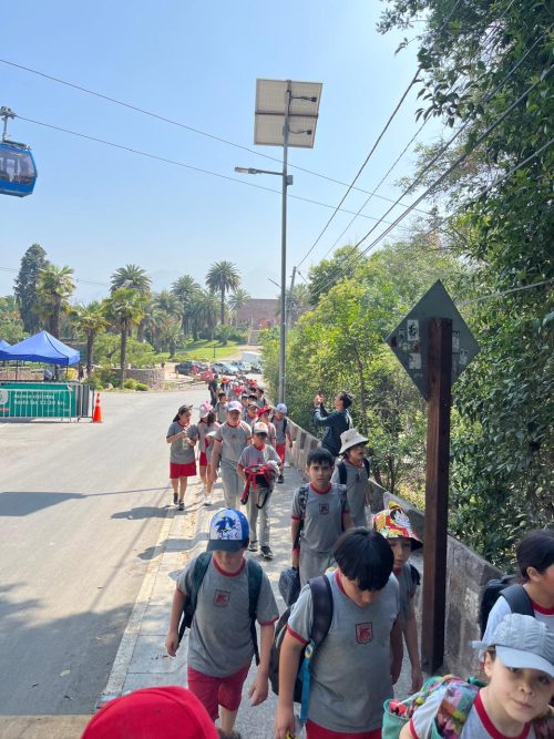 Estudiantes de 3° Básico realizaron enriquecedora salida pedagógica al Cerro San Cristóbal