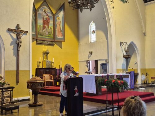 Funcionarios del Colegio San Marcos celebra la Luz de la Navidad