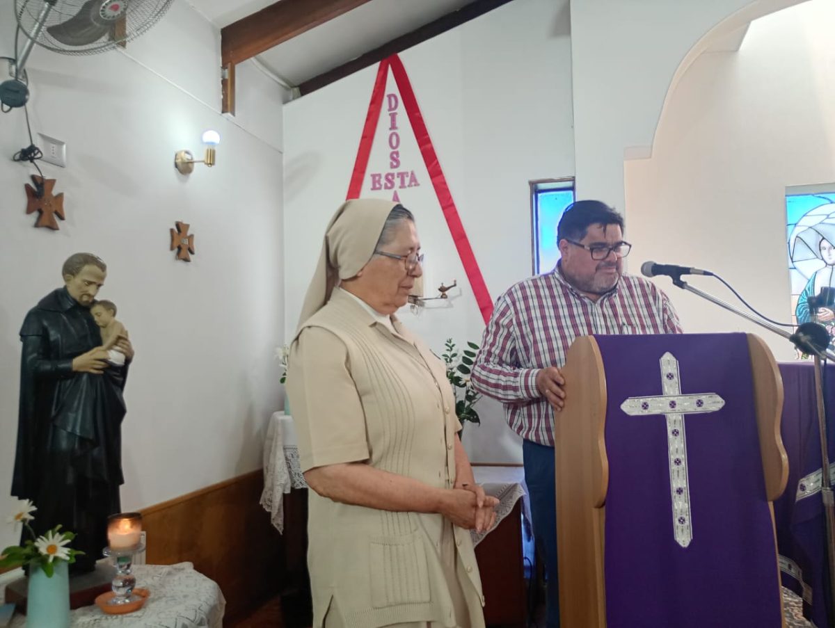 Visita y celebración de profesores al Hogar el atardecer
