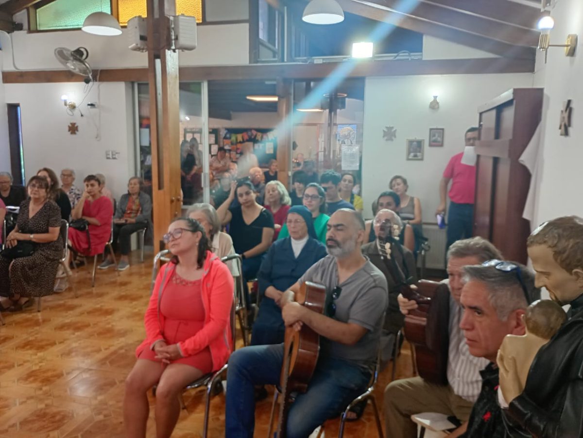 Visita y celebración de profesores al Hogar el atardecer