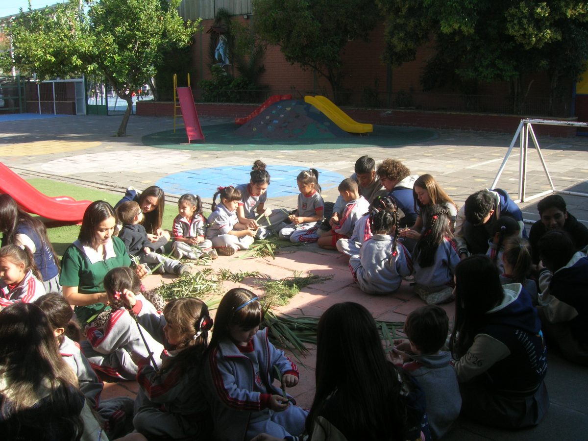 Fiesta de los Ramos. Confección y bendición de los ramos.
