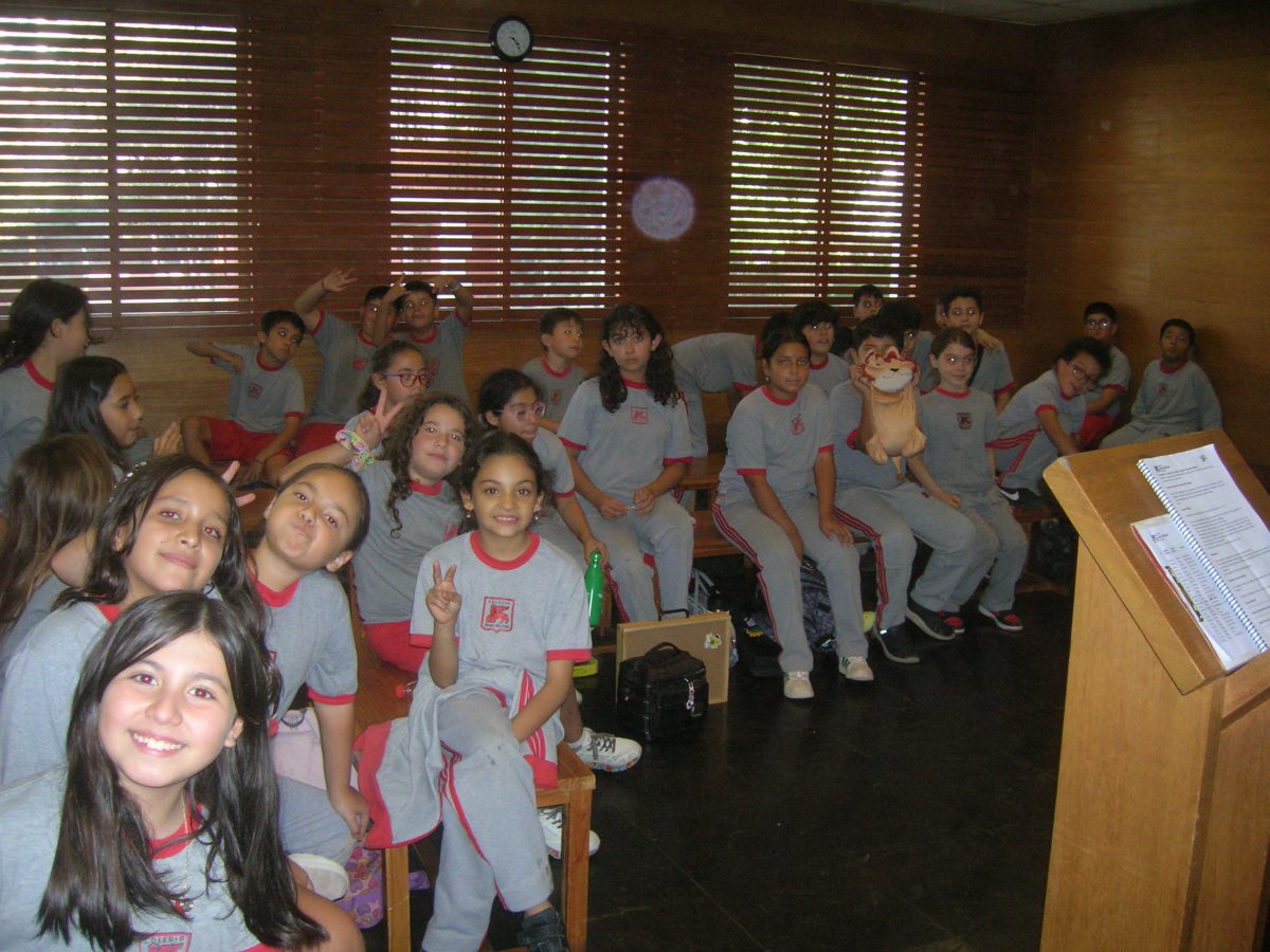Esta semana, hemos iniciado los encuentros de las distintas catequesis del colegio, ayer martes 7 comenzó la catequesis Pre Juvenil, instancia que prepara a los niños de 5° a 7° Básico, que no han recibido la primera comunión.  Hoy miércoles 8, han iniciado la catequesis infantil, que prepara a los estudiantes de 4° Básico, para recibir su primera comunión. También dio inicio la catequesis de confirmación, en la que participan estudiantes de I° a IV° Medio.  Es destacable el número de participantes en cada grupo: Infantil 33 niños, Pre Juvenil 17 jóvenes y Confirmación 25 estudiantes.  Una de las cosas más destacable, es que año a año, vamos aumentando a los participantes, en estas instancias de formación en la Fe y que todos los que participan lo hacen  de manera voluntaria, por una decisión personal o motivados por sus familias.  San Marcos, ruega por nosotros….