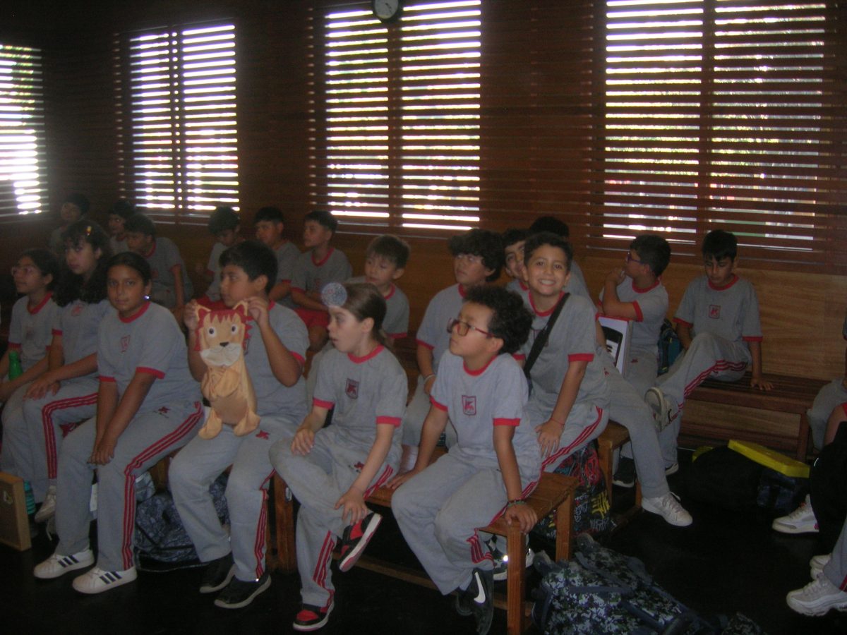 Esta semana, hemos iniciado los encuentros de las distintas catequesis del colegio, ayer martes 7 comenzó la catequesis Pre Juvenil, instancia que prepara a los niños de 5° a 7° Básico, que no han recibido la primera comunión.  Hoy miércoles 8, han iniciado la catequesis infantil, que prepara a los estudiantes de 4° Básico, para recibir su primera comunión. También dio inicio la catequesis de confirmación, en la que participan estudiantes de I° a IV° Medio.  Es destacable el número de participantes en cada grupo: Infantil 33 niños, Pre Juvenil 17 jóvenes y Confirmación 25 estudiantes.  Una de las cosas más destacable, es que año a año, vamos aumentando a los participantes, en estas instancias de formación en la Fe y que todos los que participan lo hacen  de manera voluntaria, por una decisión personal o motivados por sus familias.  San Marcos, ruega por nosotros….