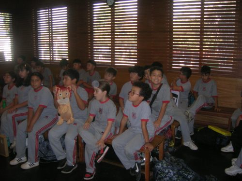 Esta semana, hemos iniciado los encuentros de las distintas catequesis del colegio, ayer martes 7 comenzó la catequesis Pre Juvenil, instancia que prepara a los niños de 5° a 7° Básico, que no han recibido la primera comunión.  Hoy miércoles 8, han iniciado la catequesis infantil, que prepara a los estudiantes de 4° Básico, para recibir su primera comunión. También dio inicio la catequesis de confirmación, en la que participan estudiantes de I° a IV° Medio.  Es destacable el número de participantes en cada grupo: Infantil 33 niños, Pre Juvenil 17 jóvenes y Confirmación 25 estudiantes.  Una de las cosas más destacable, es que año a año, vamos aumentando a los participantes, en estas instancias de formación en la Fe y que todos los que participan lo hacen  de manera voluntaria, por una decisión personal o motivados por sus familias.  San Marcos, ruega por nosotros….