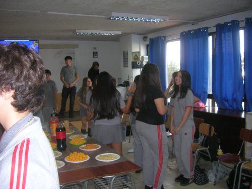 Esta semana, hemos iniciado los encuentros de las distintas catequesis del colegio, ayer martes 7 comenzó la catequesis Pre Juvenil, instancia que prepara a los niños de 5° a 7° Básico, que no han recibido la primera comunión.  Hoy miércoles 8, han iniciado la catequesis infantil, que prepara a los estudiantes de 4° Básico, para recibir su primera comunión. También dio inicio la catequesis de confirmación, en la que participan estudiantes de I° a IV° Medio.  Es destacable el número de participantes en cada grupo: Infantil 33 niños, Pre Juvenil 17 jóvenes y Confirmación 25 estudiantes.  Una de las cosas más destacable, es que año a año, vamos aumentando a los participantes, en estas instancias de formación en la Fe y que todos los que participan lo hacen  de manera voluntaria, por una decisión personal o motivados por sus familias.  San Marcos, ruega por nosotros….