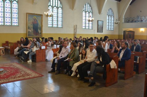Bautismo de estudiantes de la catequesis de Primera Comunión