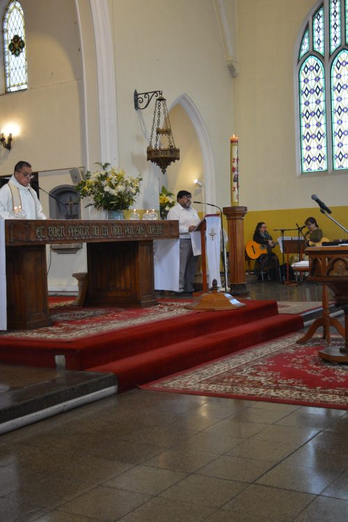 Bautismo de estudiantes de la catequesis de Primera Comunión