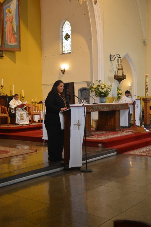 Bautismo de estudiantes de la catequesis de Primera Comunión