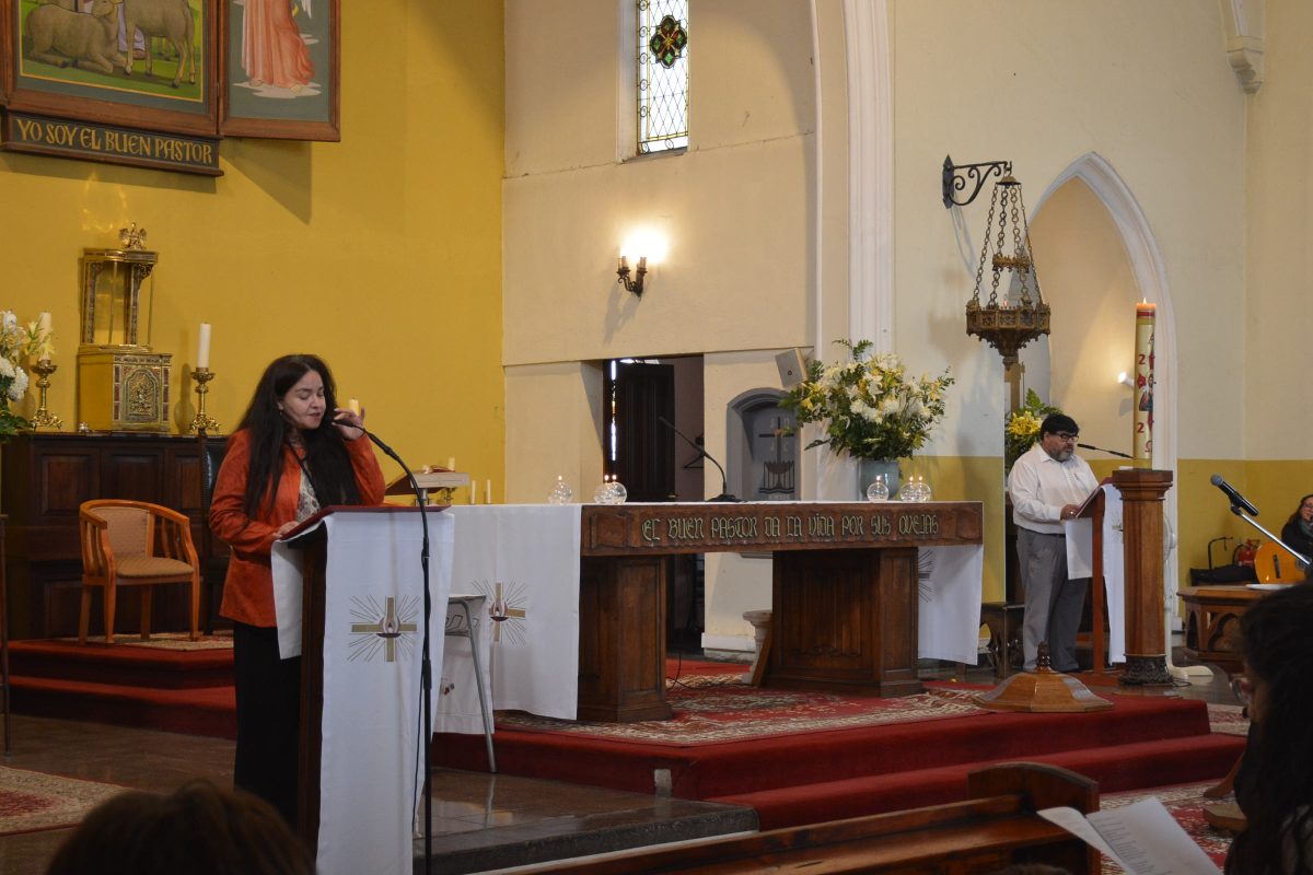 Bautismo de estudiantes de la catequesis de Primera Comunión