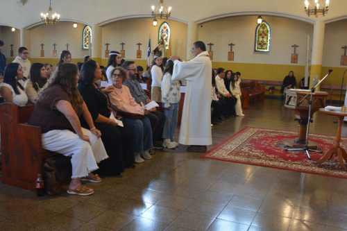 Bautismo de estudiantes de la catequesis de Primera Comunión
