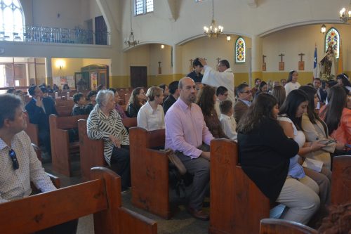 Bautismo de estudiantes de la catequesis de Primera Comunión