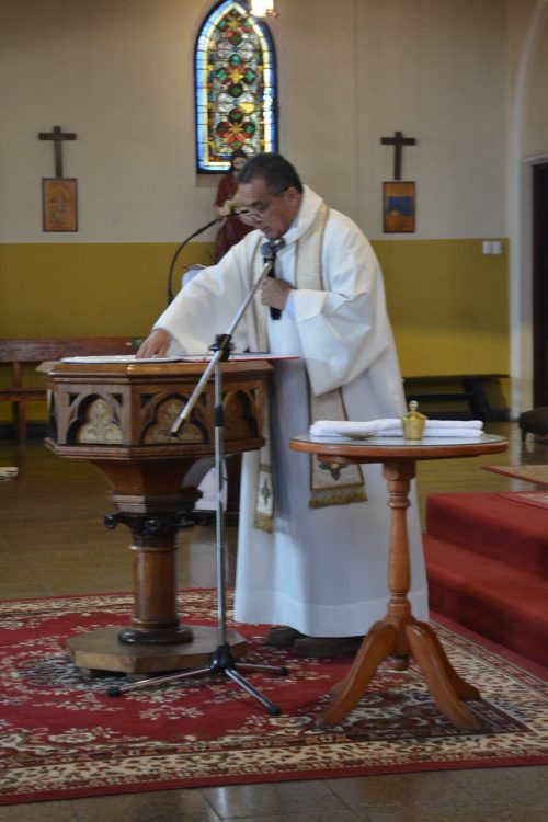 Bautismo de estudiantes de la catequesis de Primera Comunión