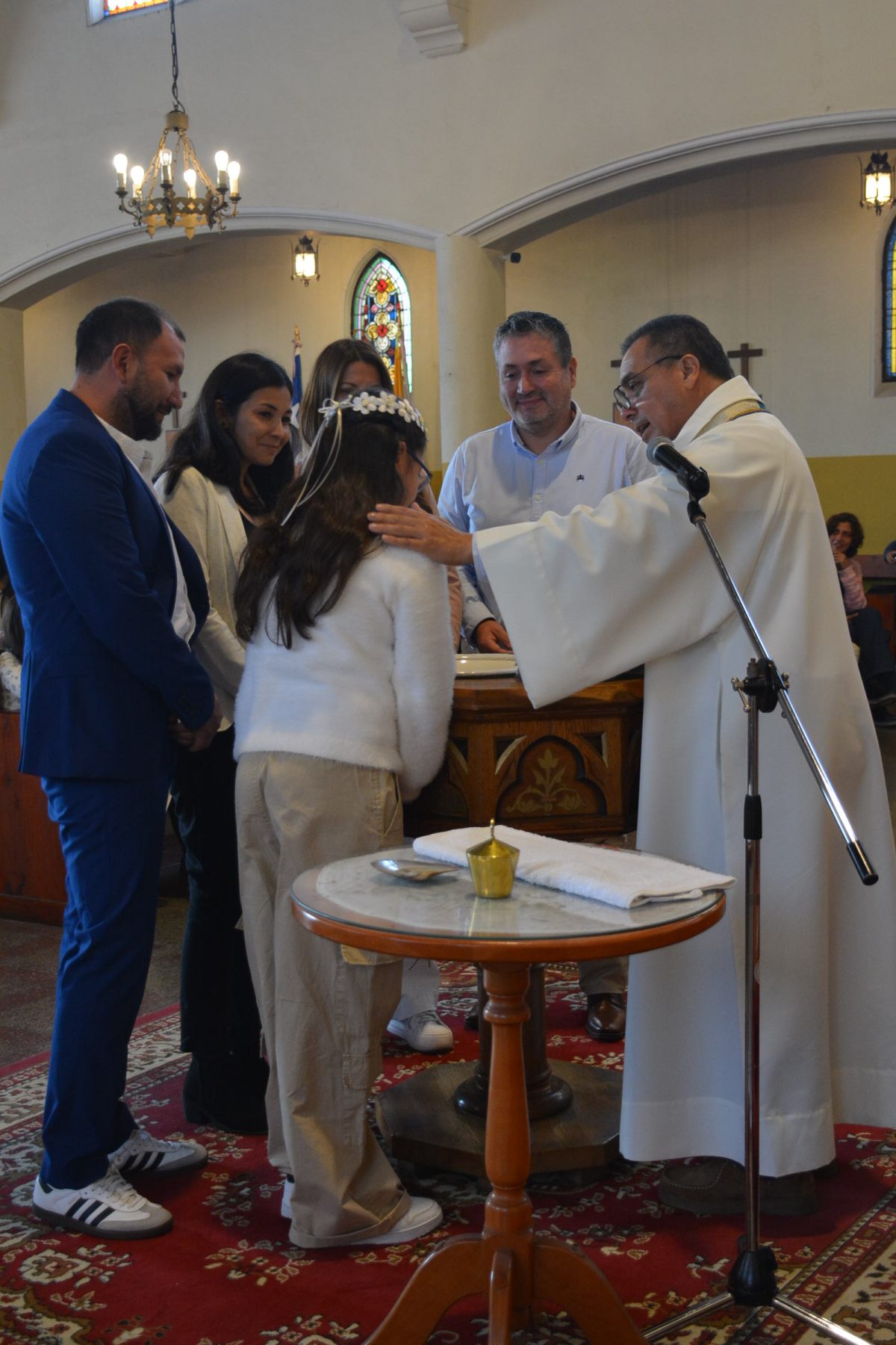 Bautismo de estudiantes de la catequesis de Primera Comunión