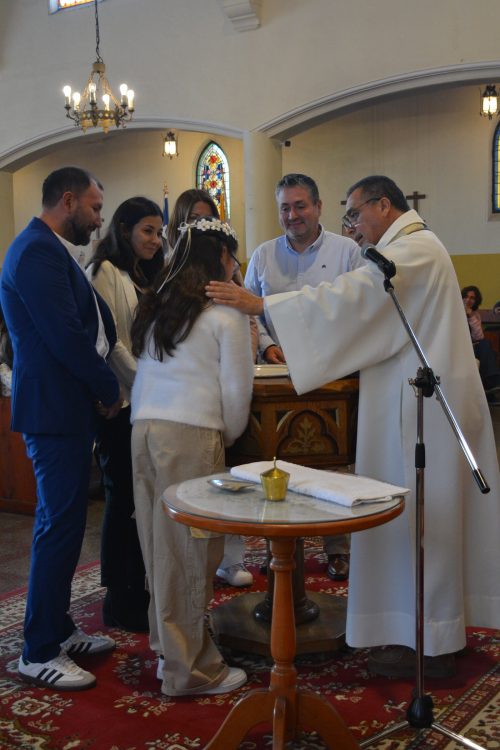 Bautismo de estudiantes de la catequesis de Primera Comunión