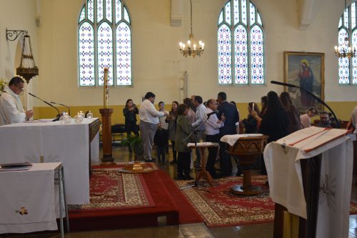 Bautismo de estudiantes de la catequesis de Primera Comunión