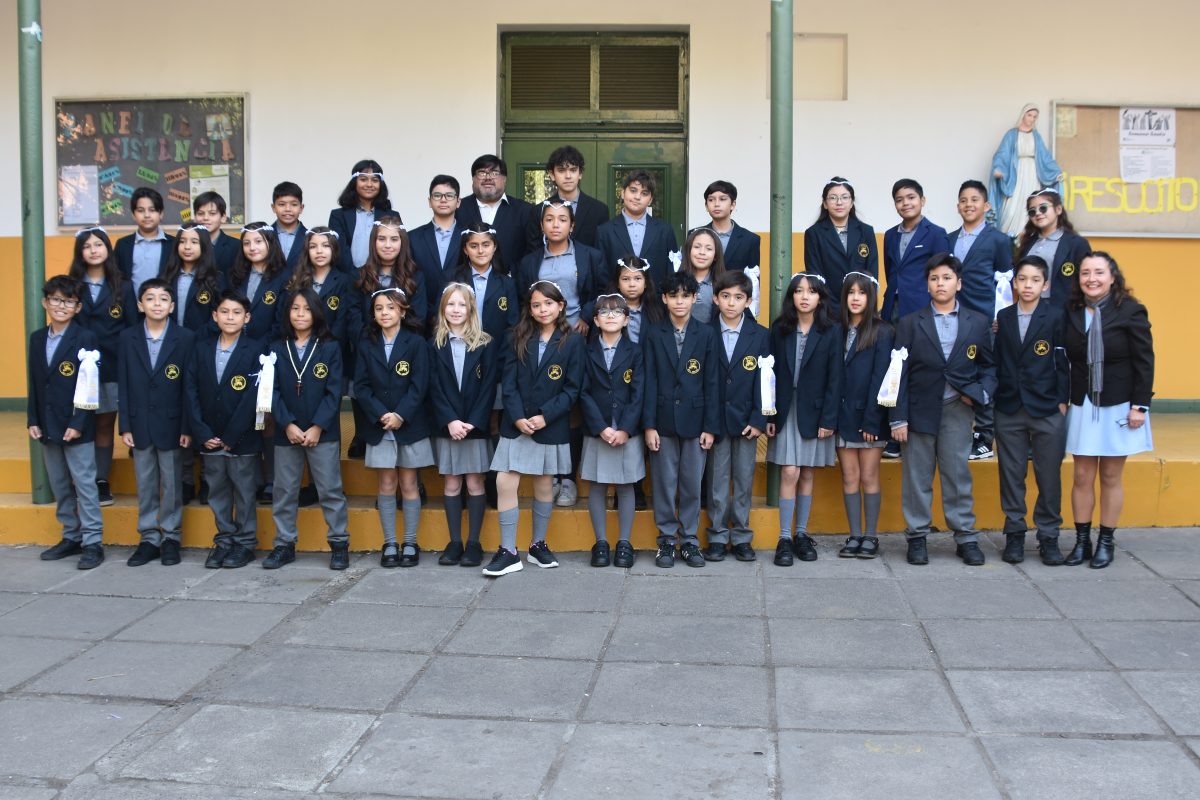 Comunidad del Colegio San Marcos celebra 73 años con emotiva Eucaristía y Primeras Comuniones