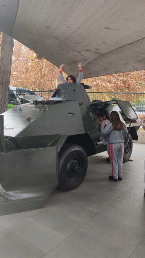 Estudiantes de 5° Básico B realizan visita pedagógica al Museo Histórico de Carabineros