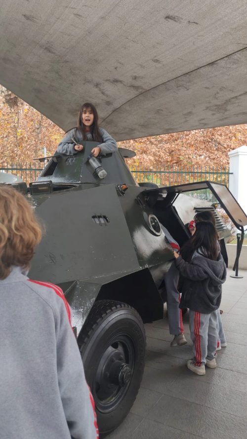 Estudiantes de 5° Básico B realizan visita pedagógica al Museo Histórico de Carabineros