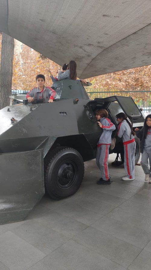 Estudiantes de 5° Básico B realizan visita pedagógica al Museo Histórico de Carabineros