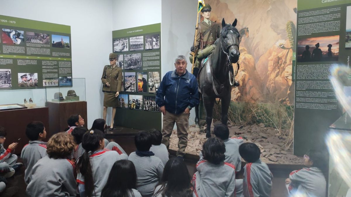 Estudiantes de 5° Básico B realizan visita pedagógica al Museo Histórico de Carabineros