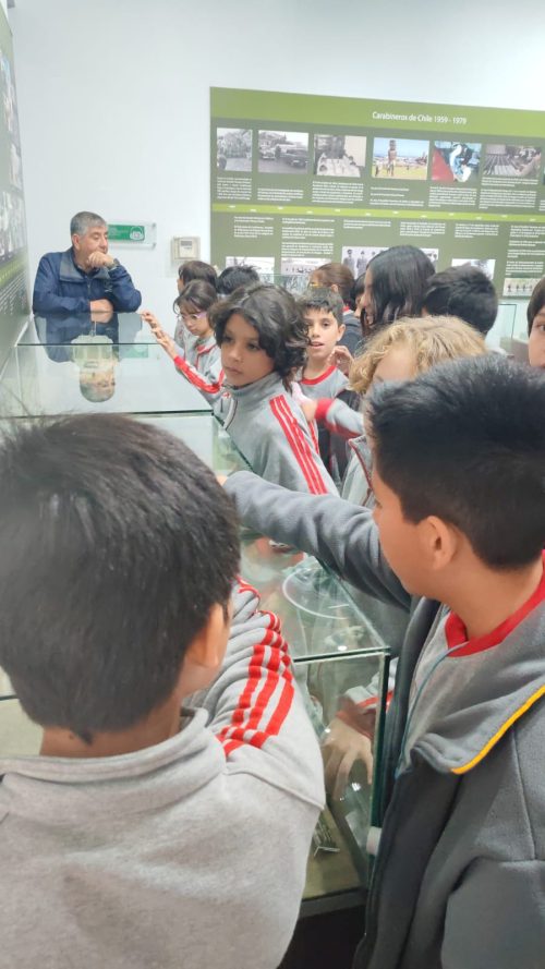Estudiantes de 5° Básico B realizan visita pedagógica al Museo Histórico de Carabineros