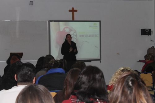 Funcionarios fortalecen conocimientos en primeros auxilios junto a Mutual de Seguridad