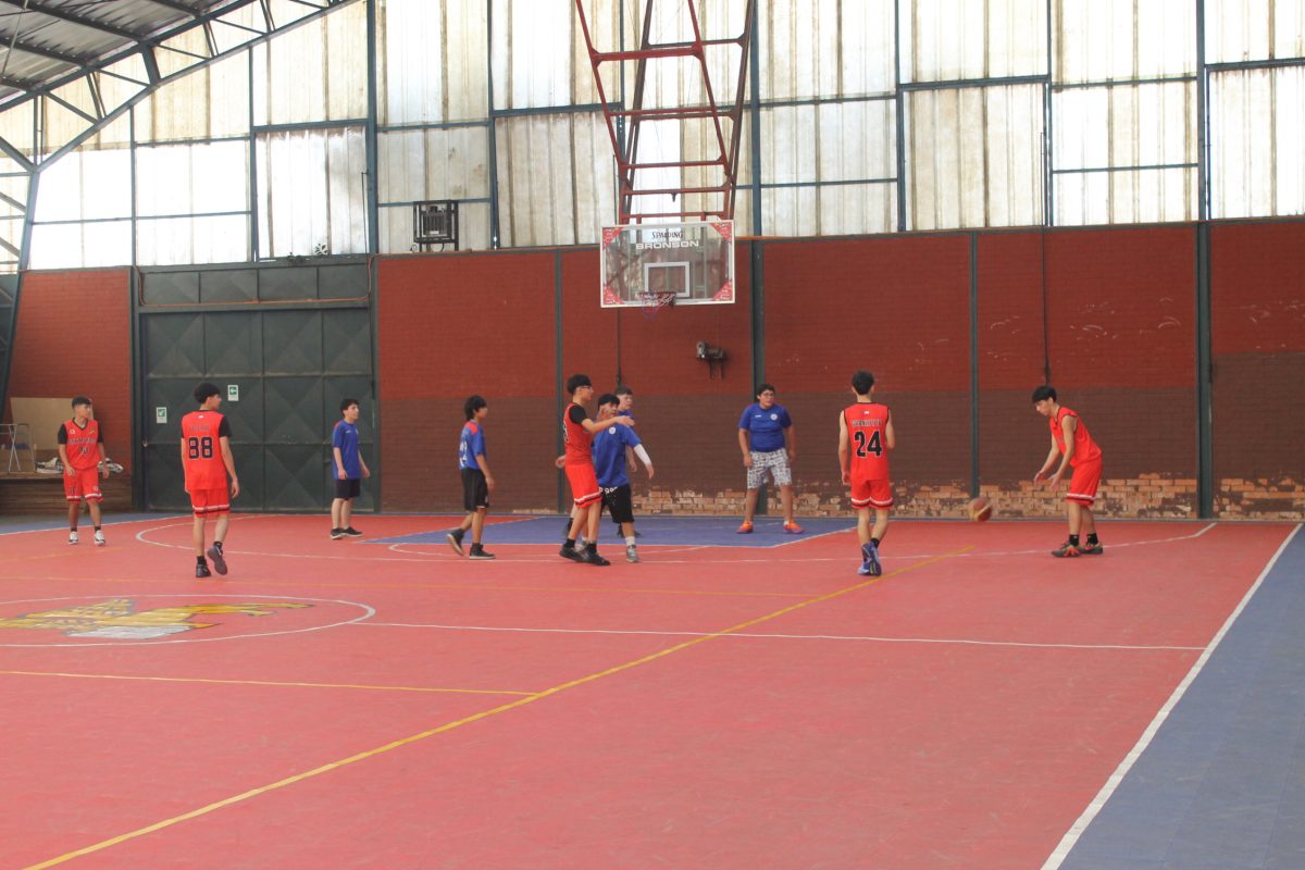 Destacada participación de nuestros estudiantes en Juegos Escolares de Básquetbol