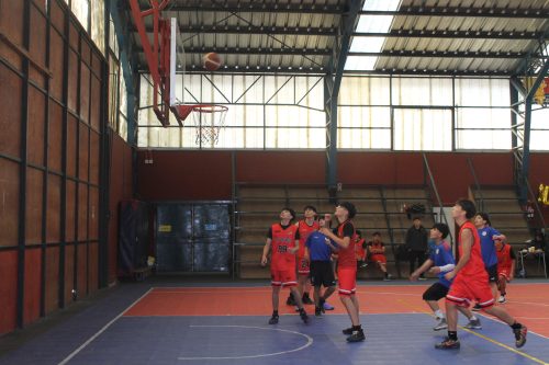 Destacada participación de nuestros estudiantes en Juegos Escolares de Básquetbol