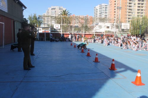 Visita de la Escuela de Adiestramiento de Carabineros de Chile