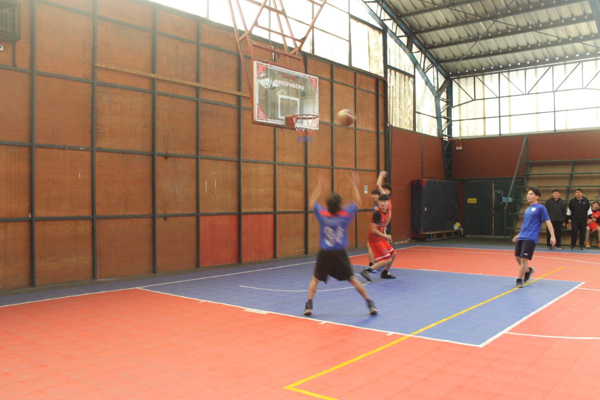 Destacada participación de nuestros estudiantes en Juegos Escolares de Básquetbol
