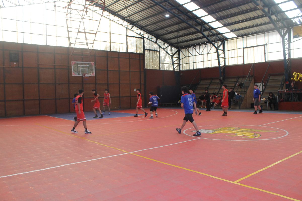 Destacada participación de nuestros estudiantes en Juegos Escolares de Básquetbol