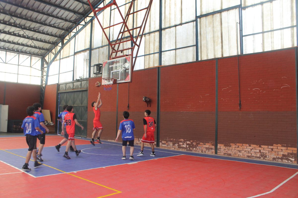 Destacada participación de nuestros estudiantes en Juegos Escolares de Básquetbol