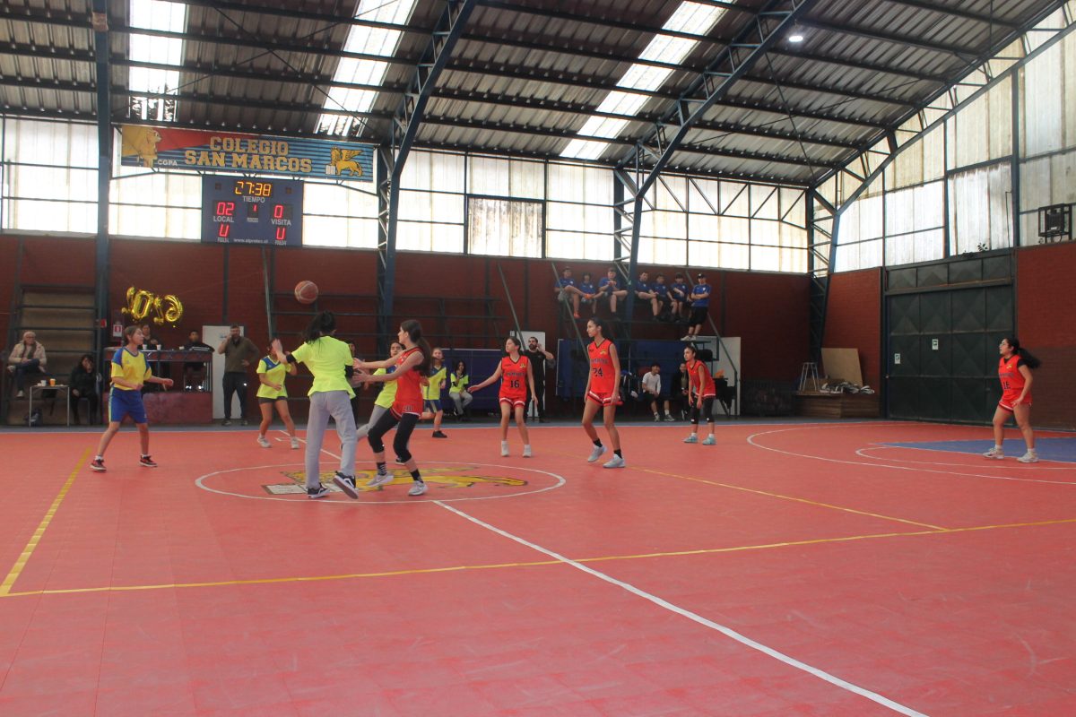 Destacada participación de nuestros estudiantes en Juegos Escolares de Básquetbol