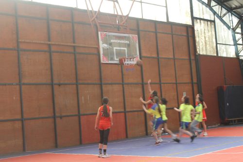 Destacada participación de nuestros estudiantes en Juegos Escolares de Básquetbol