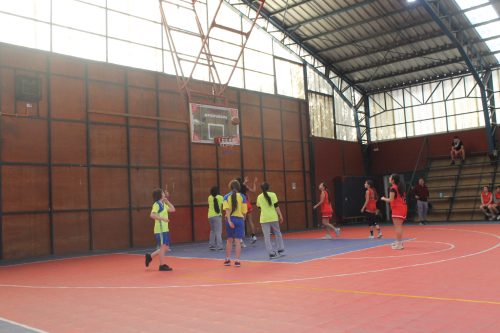Destacada participación de nuestros estudiantes en Juegos Escolares de Básquetbol