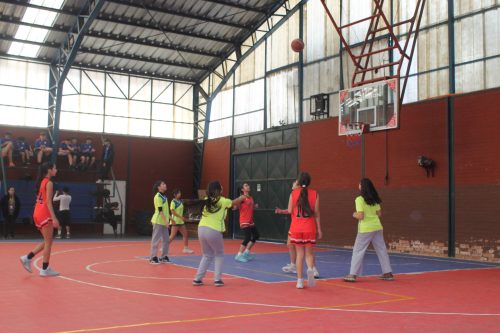 Destacada participación de nuestros estudiantes en Juegos Escolares de Básquetbol