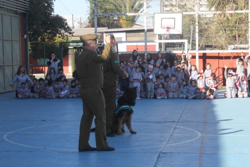 Visita de la Escuela de Adiestramiento de Carabineros de Chile
