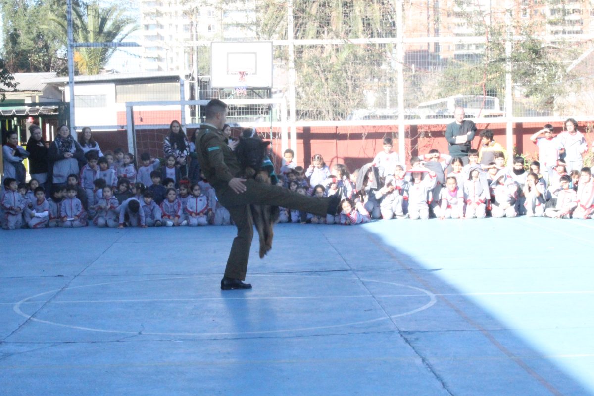 Visita de la Escuela de Adiestramiento de Carabineros de Chile