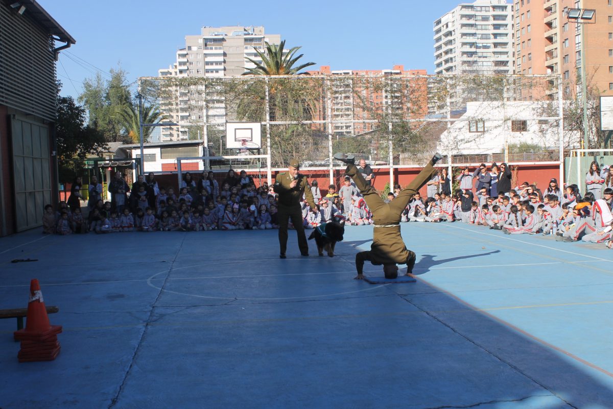 Visita de la Escuela de Adiestramiento de Carabineros de Chile