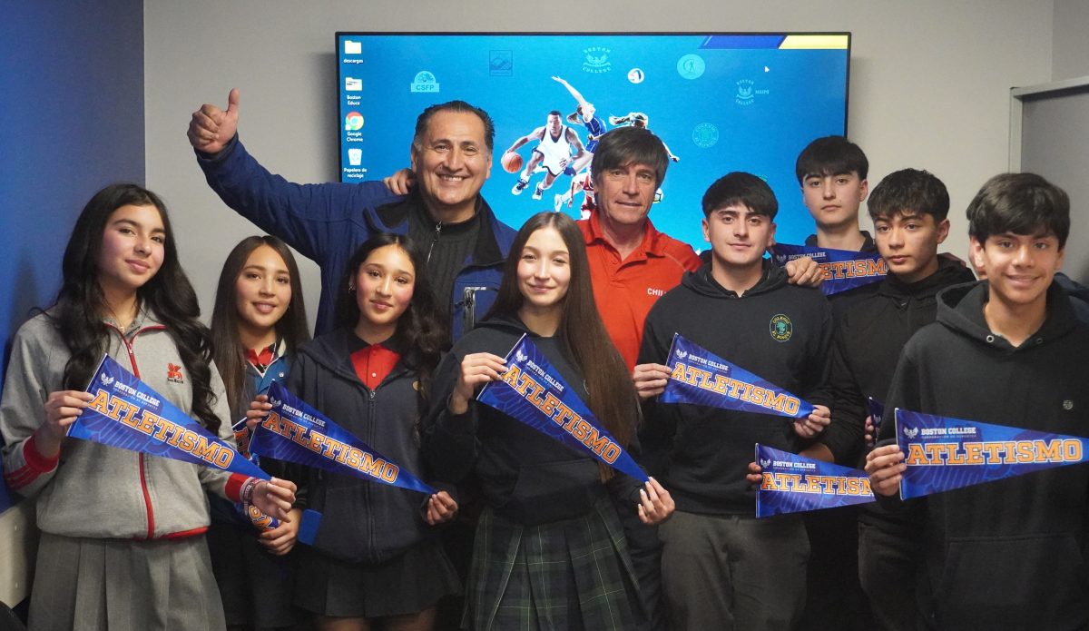 Estudiantes y profesora del Colegio San Marcos son parte del nuevo proyecto de Atletismo Escolar de Boston College