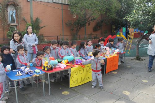 ¡ÉXITO TOTAL EN NUESTRA VENTA SOLIDARIA DE JUGUETES!