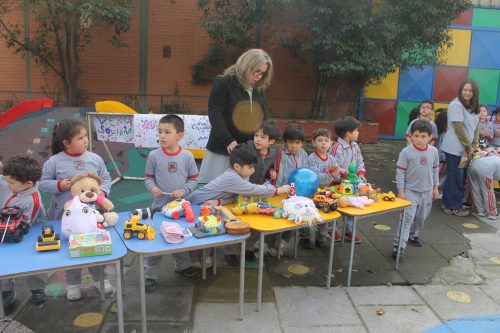 ¡ÉXITO TOTAL EN NUESTRA VENTA SOLIDARIA DE JUGUETES!