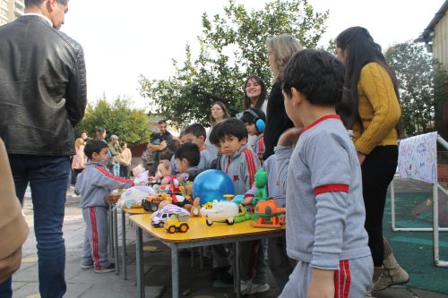 ¡ÉXITO TOTAL EN NUESTRA VENTA SOLIDARIA DE JUGUETES!