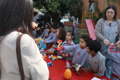 ¡ÉXITO TOTAL EN NUESTRA VENTA SOLIDARIA DE JUGUETES!