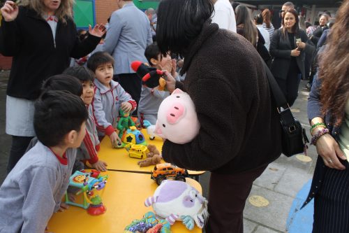 ¡ÉXITO TOTAL EN NUESTRA VENTA SOLIDARIA DE JUGUETES!