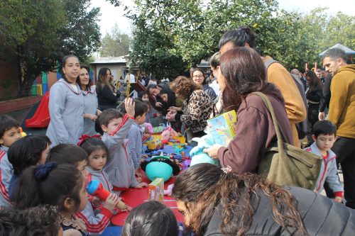 ¡ÉXITO TOTAL EN NUESTRA VENTA SOLIDARIA DE JUGUETES!