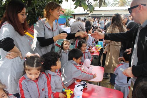 ¡ÉXITO TOTAL EN NUESTRA VENTA SOLIDARIA DE JUGUETES!