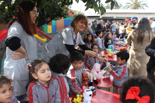 ¡ÉXITO TOTAL EN NUESTRA VENTA SOLIDARIA DE JUGUETES!