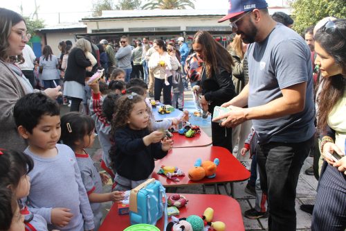 ¡ÉXITO TOTAL EN NUESTRA VENTA SOLIDARIA DE JUGUETES!